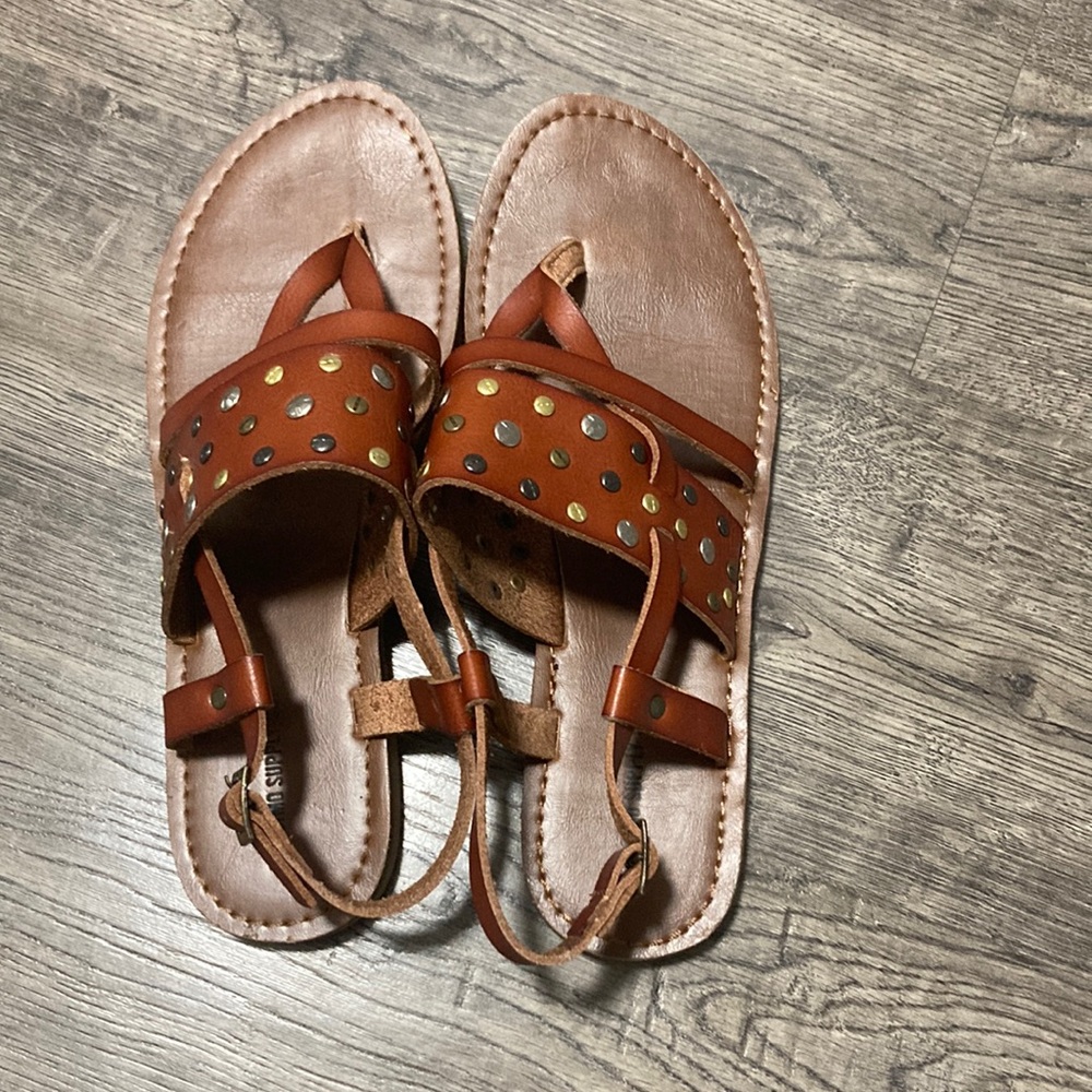 Adorable sandals only worn about 3x.